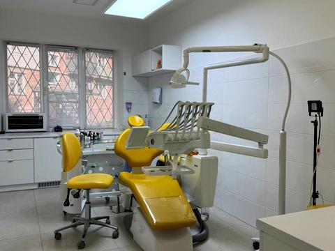 комерційна за адресою Пластова вул. (Остафова), 3