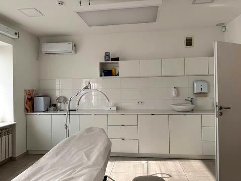 комерційна за адресою Пластова вул. (Остафова), 3