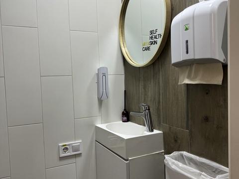 комерційна за адресою Пластова вул. (Остафова), 3