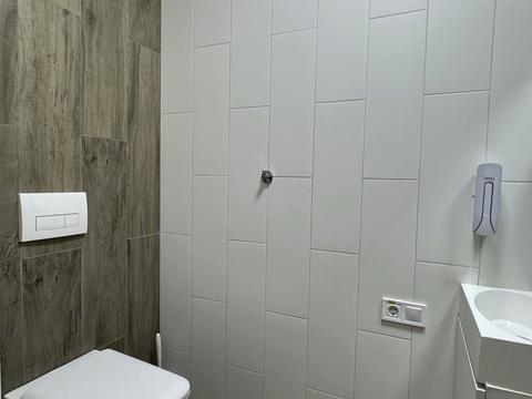 комерційна за адресою Пластова вул. (Остафова), 3