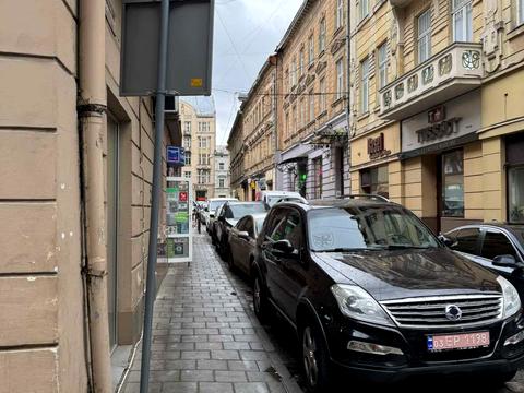 комерційна за адресою Гетьмана Петра Дорошенка вул. (), 13