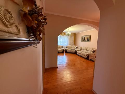 будинок за адресою Головна, 111