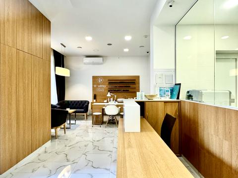 комерційна за адресою Дніпровська набережна вул., 14-А