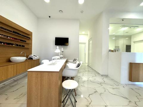 комерційна за адресою Дніпровська набережна вул., 14-А