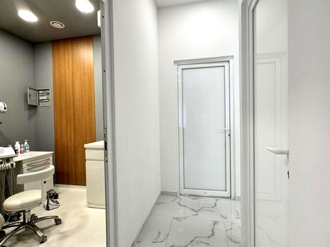 комерційна за адресою Дніпровська набережна вул., 14-А