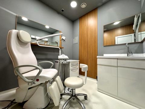 комерційна за адресою Дніпровська набережна вул., 14-А