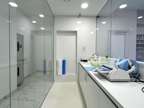 комерційна за адресою Дніпровська набережна вул., 14-А