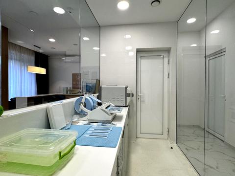 комерційна за адресою Дніпровська набережна вул., 14-А