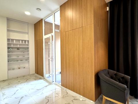 комерційна за адресою Дніпровська набережна вул., 14-А