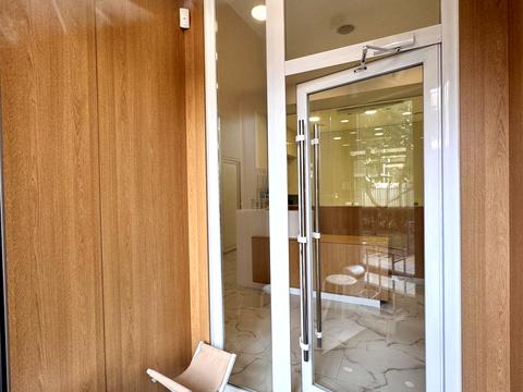 комерційна за адресою Дніпровська набережна вул., 14-А