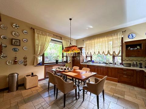 будинок за адресою Анатолія Солов'яненка вул.