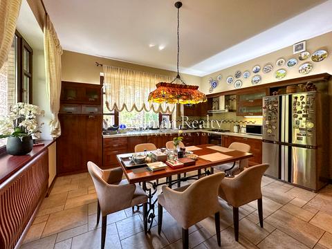 будинок за адресою Анатолія Солов'яненка вул.