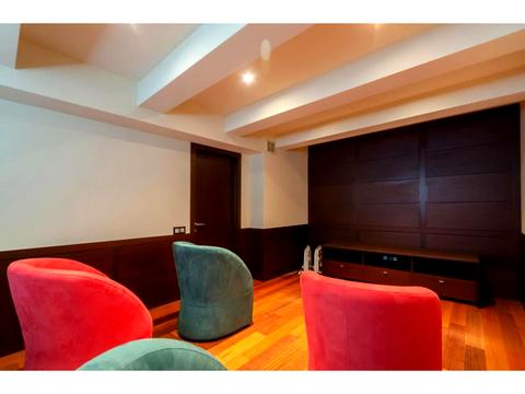 комерційна за адресою Золотоворітська вул., 2-А