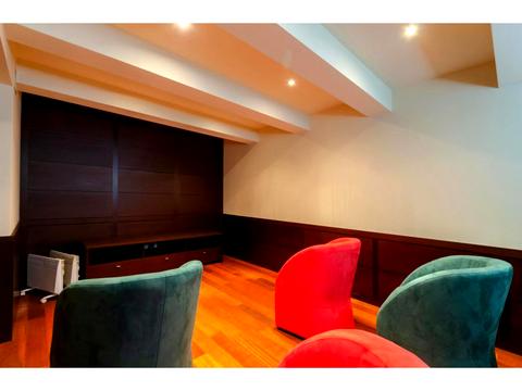 комерційна за адресою Золотоворітська вул., 2-А