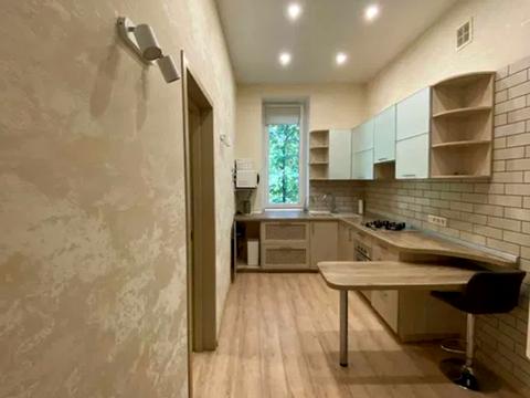 квартира за адресою Академіка Чекмарьова вул., 7