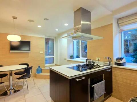 будинок за адресою Михайла Драгоманова вул. (Димитрова)