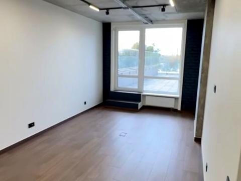 комерційна за адресою Дніпровська набережна вул., 15-К