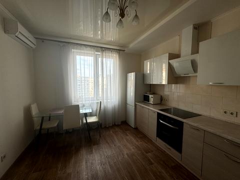 квартира за адресою В'ячеслава Чорновола вул., 27