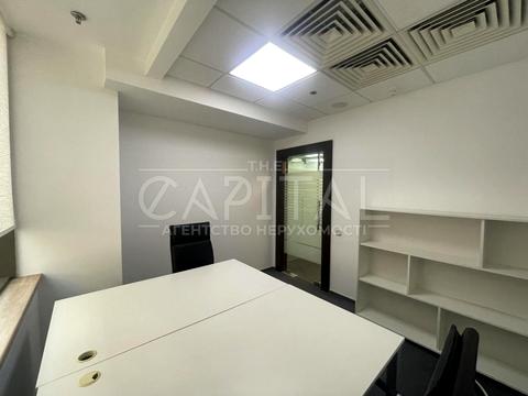 комерційна за адресою Київ, Богдана Хмельницького вул., 52