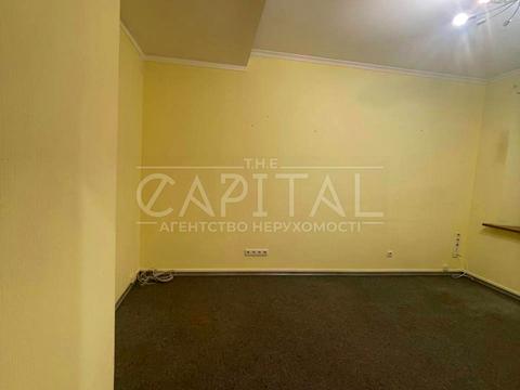 комерційна за адресою Печерський узвіз, 15