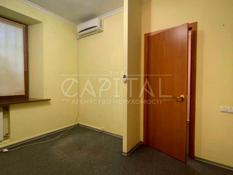 комерційна за адресою Печерський узвіз, 15