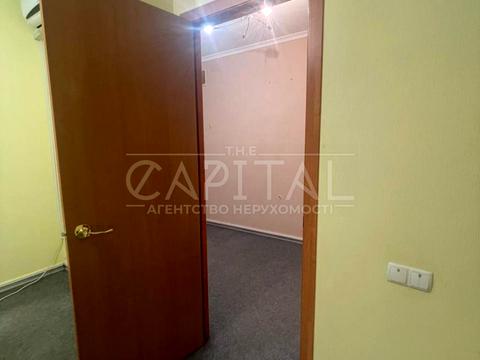 комерційна за адресою Печерський узвіз, 15