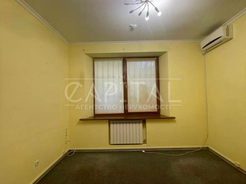 комерційна за адресою Печерський узвіз, 15