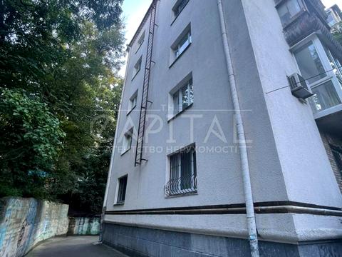 комерційна за адресою Печерський узвіз, 15