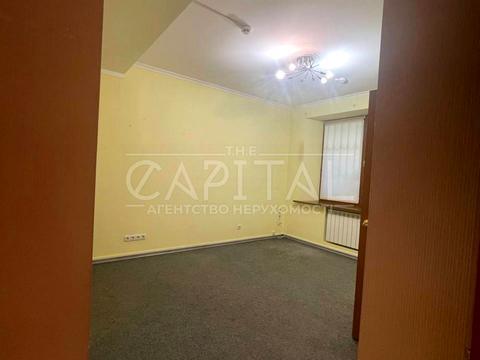 комерційна за адресою Печерський узвіз, 15