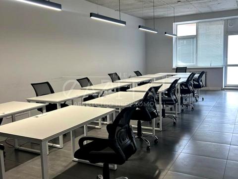 комерційна за адресою Лесі Українки бульв., 7