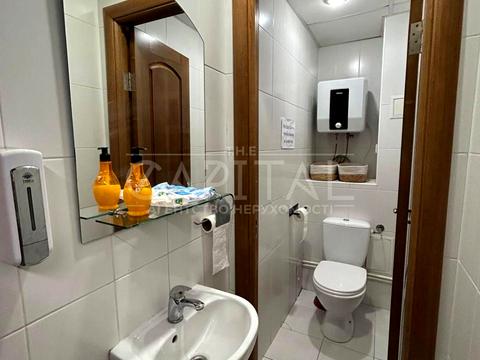 комерційна за адресою Лесі Українки бульв., 7