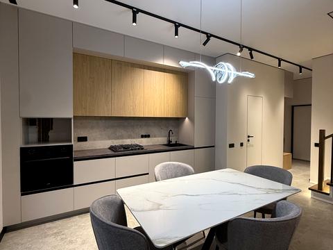 будинок за адресою Сім'ї Шкарівських вул.