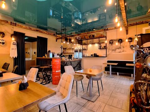 комерційна за адресою Щаслива вул., 11