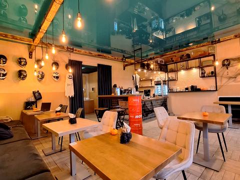 комерційна за адресою Щаслива вул., 11