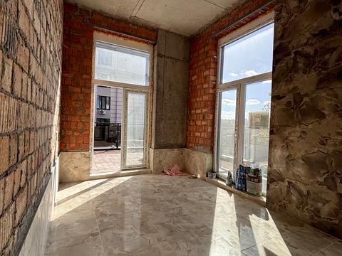 комерційна за адресою Університетська вул., 1л