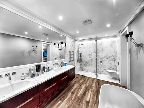 дом по адресу Революції Гідності