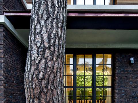 дом по адресу Революції Гідності