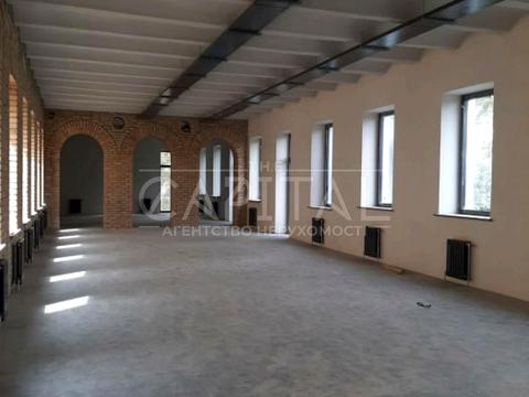 комерційна за адресою Прорізна вул., 8