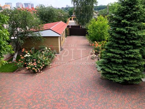 дом по адресу вул. Сергія Світославського