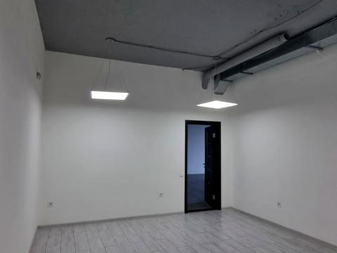 комерційна за адресою Дмитра Яворницького просп. (Карла Маркса), 5