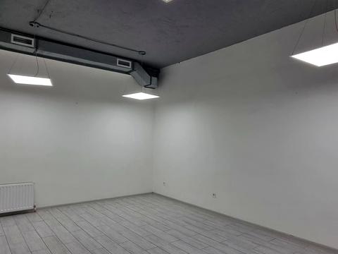 комерційна за адресою Дмитра Яворницького просп. (Карла Маркса), 5