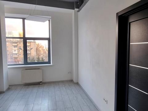 комерційна за адресою Дмитра Яворницького просп. (Карла Маркса), 5