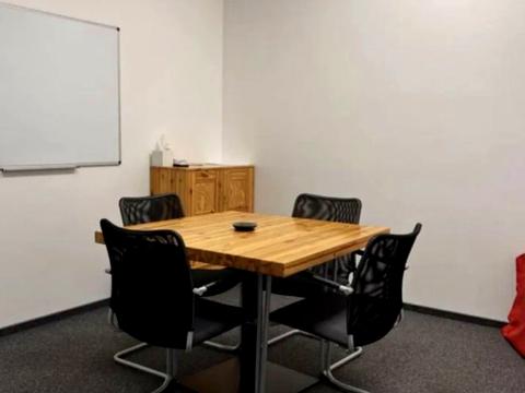 комерційна за адресою Верхній Вал вул., 10