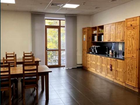 комерційна за адресою Верхній Вал вул., 10