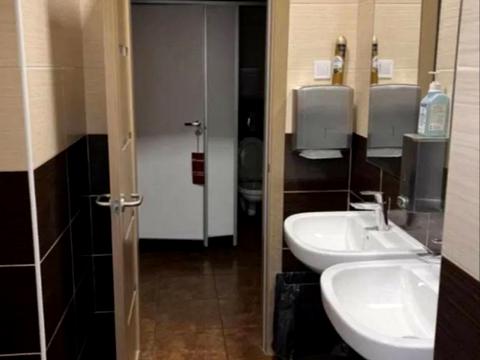 комерційна за адресою Верхній Вал вул., 10