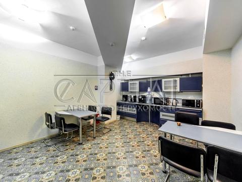 комерційна за адресою Петропавлівська вул., 4