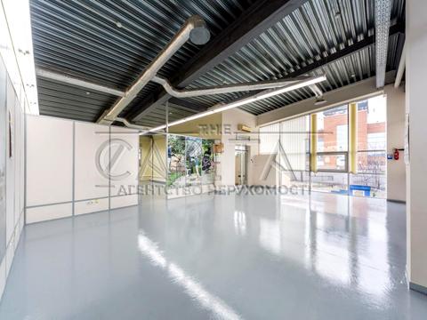 комерційна за адресою Петропавлівська вул., 4