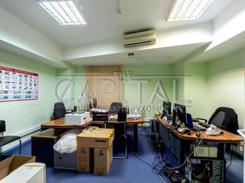 комерційна за адресою Петропавлівська вул., 4