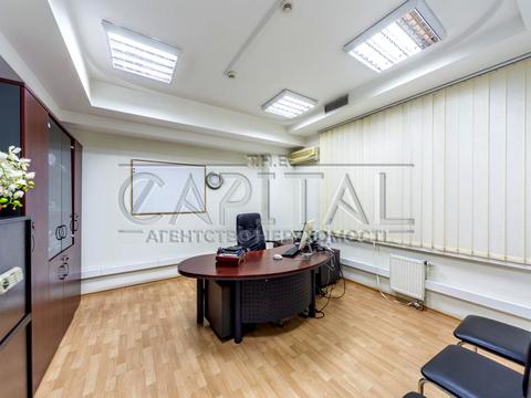 комерційна за адресою Петропавлівська вул., 4