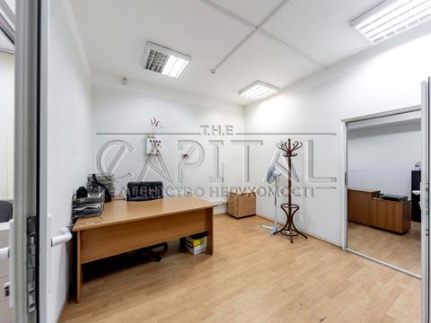 комерційна за адресою Петропавлівська вул., 4